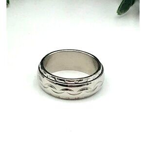 Silver Tone Spinner Design Band Ring size 8.5